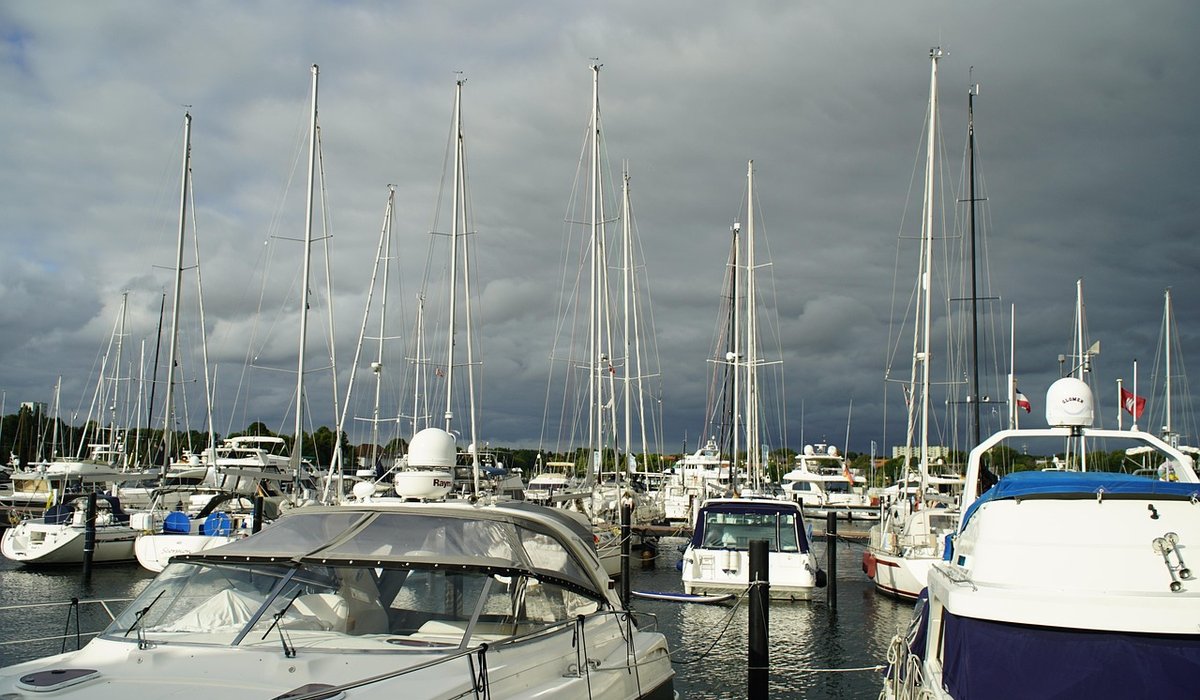 How to Anchor Safely in a Tidal Harbour