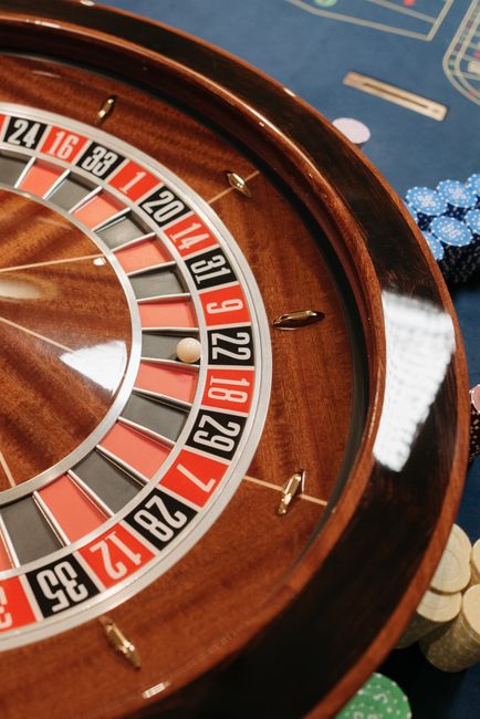 The iGaming Edge: How Smart Players Approach Casino, Betting, Slots, and Poker